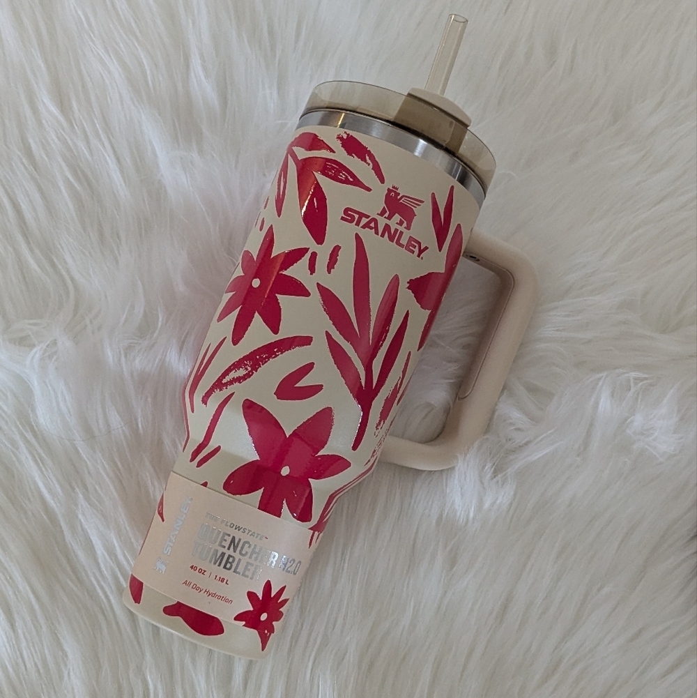 A Beautiful Stanley "The Quencher" Resort Floral - 40oz